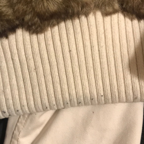 A&F with faux fur hood - Picture 7 of 7